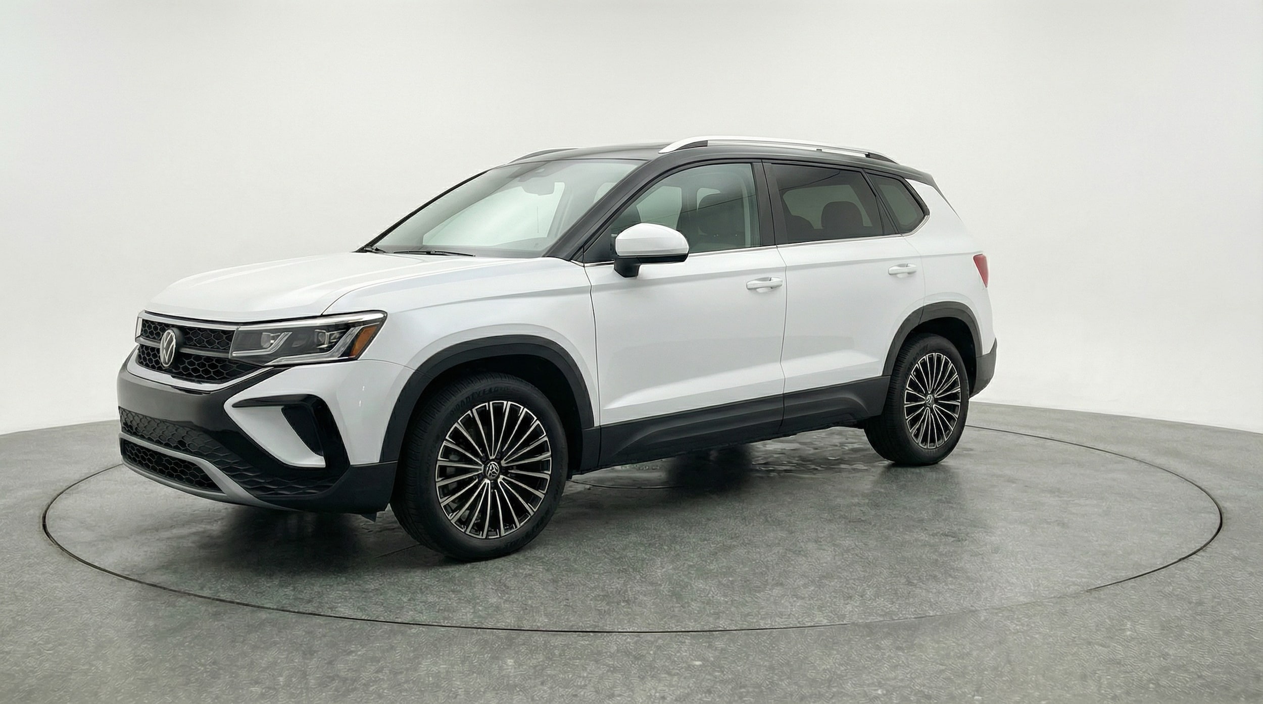 Thumbnail: 2025 Volkswagen Taos - 3