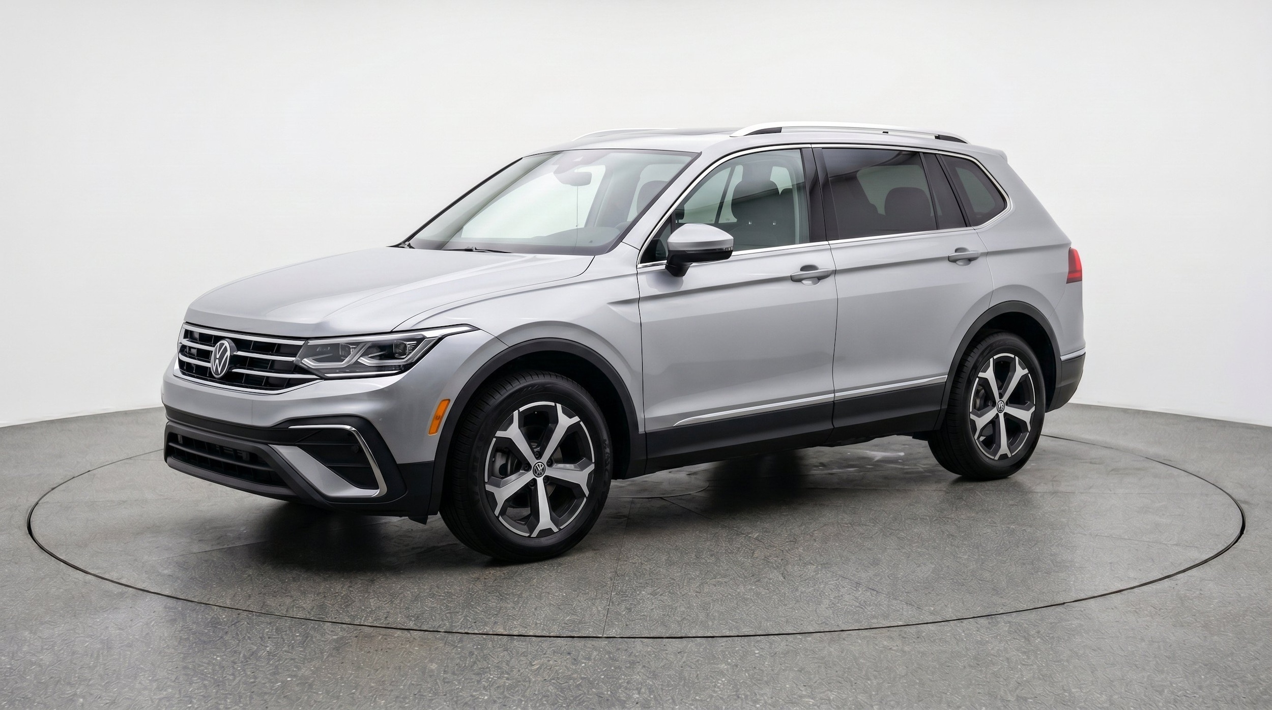 Thumbnail: 2026 Volkswagen Tiguan - 3