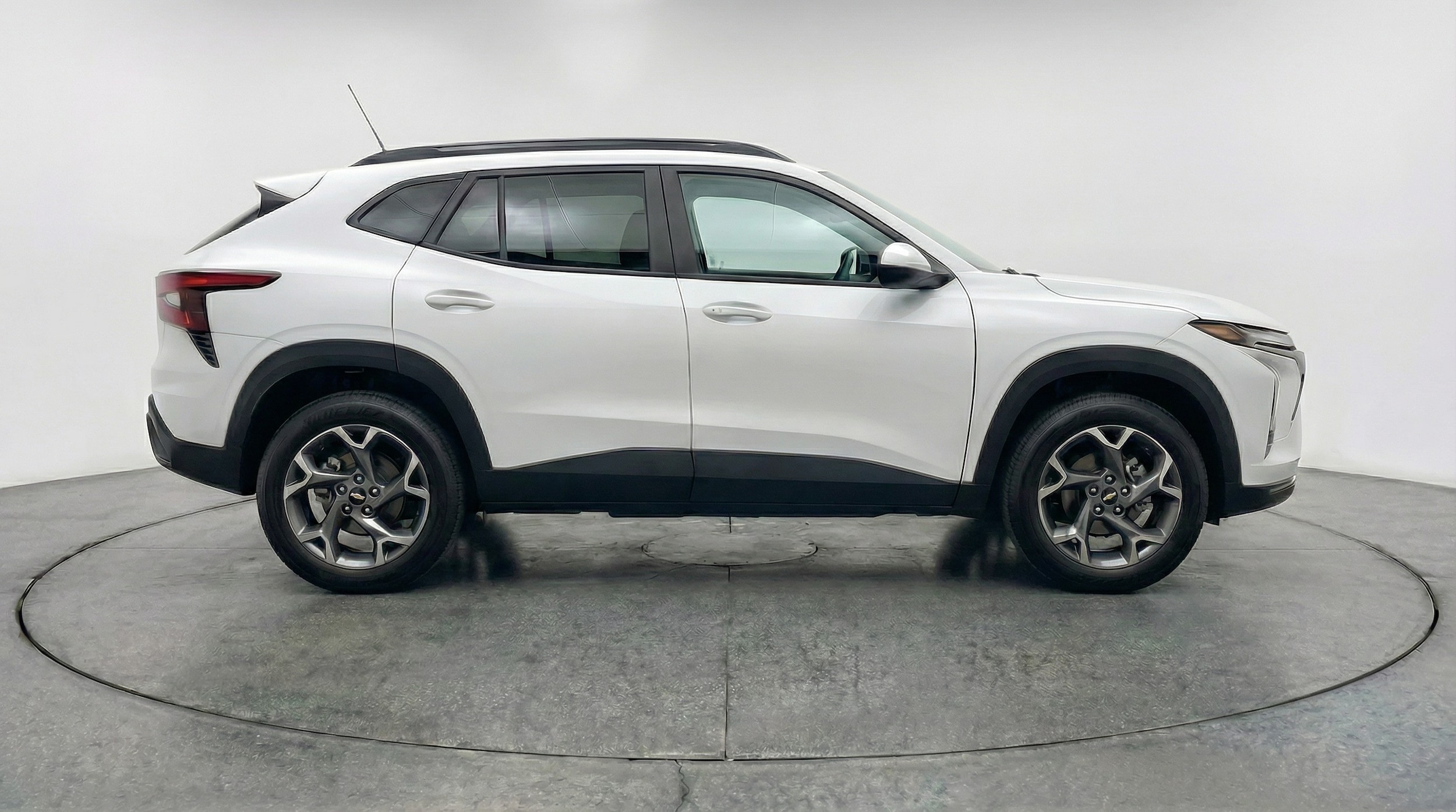 Thumbnail: 2025 Chevrolet Trax - 8