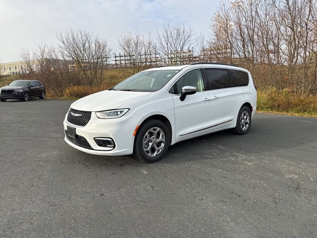 Used 2023 Chrysler Pacifica Limited