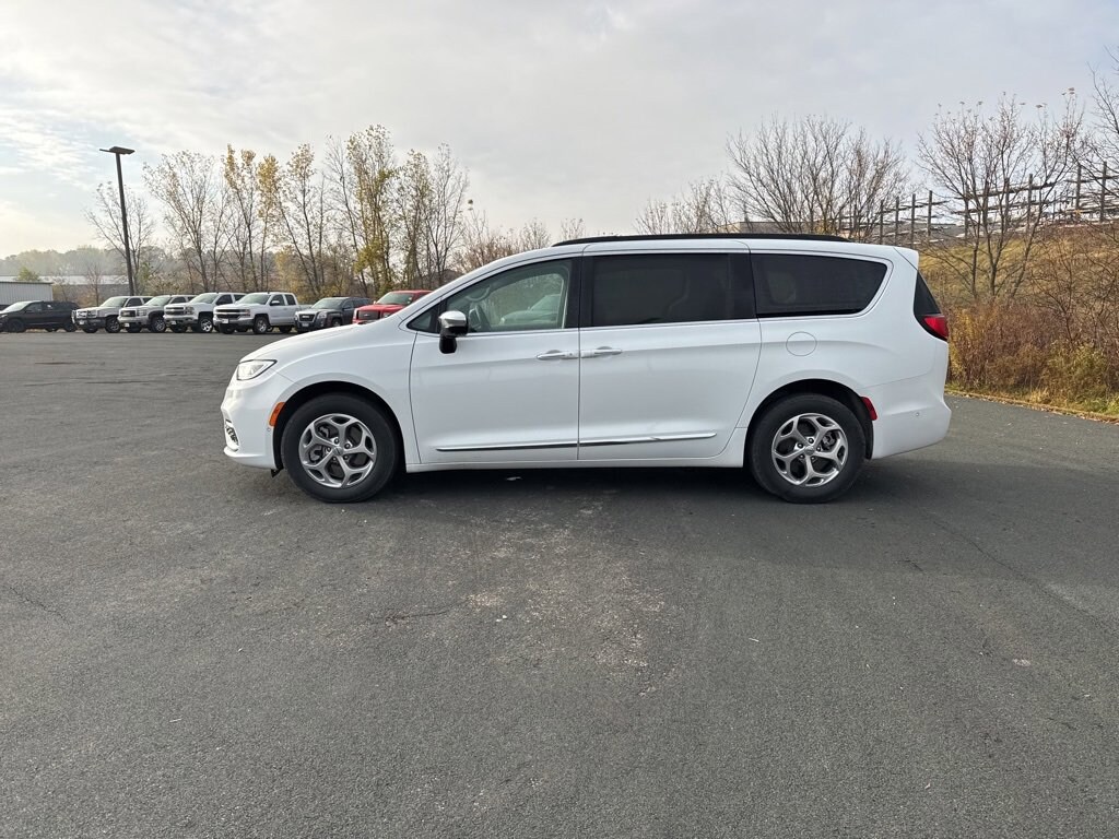 Used 2023 Chrysler Pacifica Limited