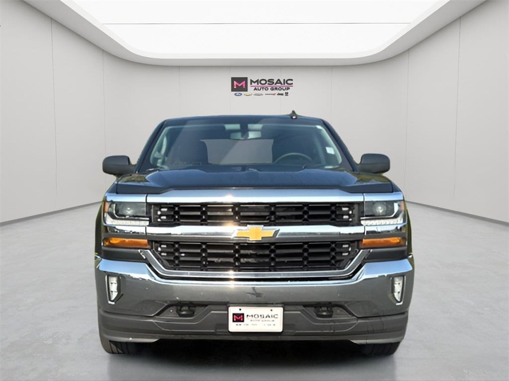 Used 2017 Chevrolet Silverado 1500 LT with VIN 3GCUKREC0HG185533 for sale in Zumbrota, Minnesota