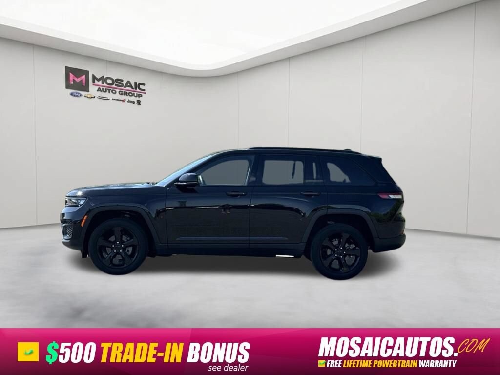 Used 2023 Jeep Grand Cherokee Laredo SUV