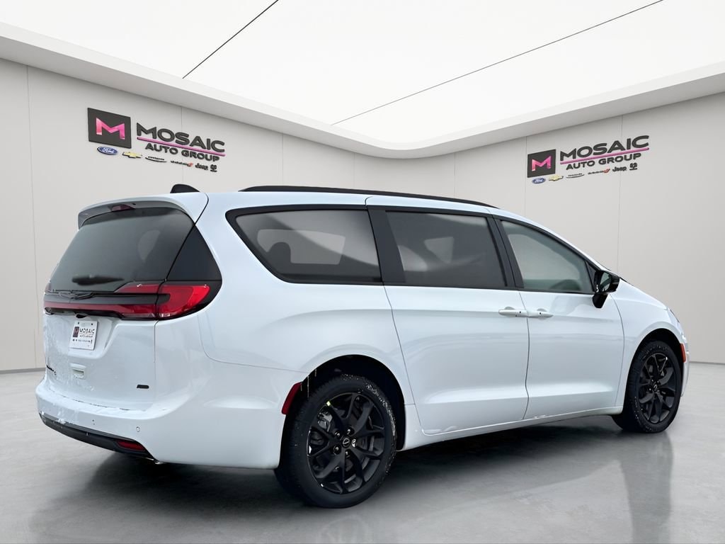 New 2026 Chrysler Pacifica Select Passenger Van