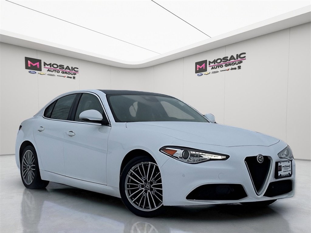 2019 Alfa Romeo Giulia Ti Lusso's photo