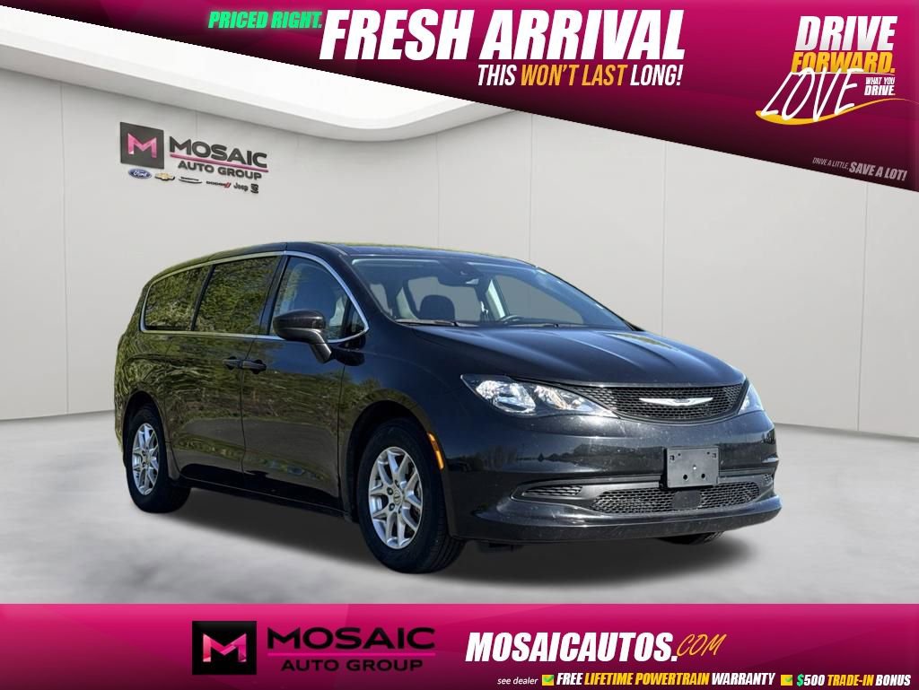 2023 Chrysler Voyager LX's photo