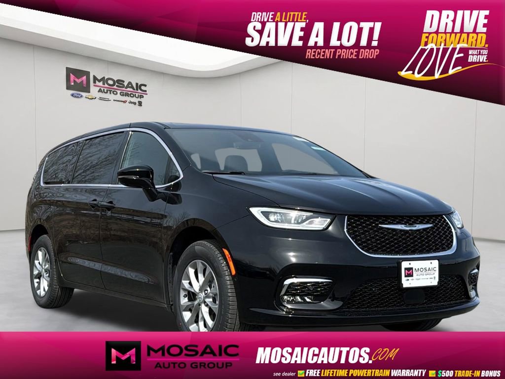 2026 Chrysler Pacifica Select AWD's photo