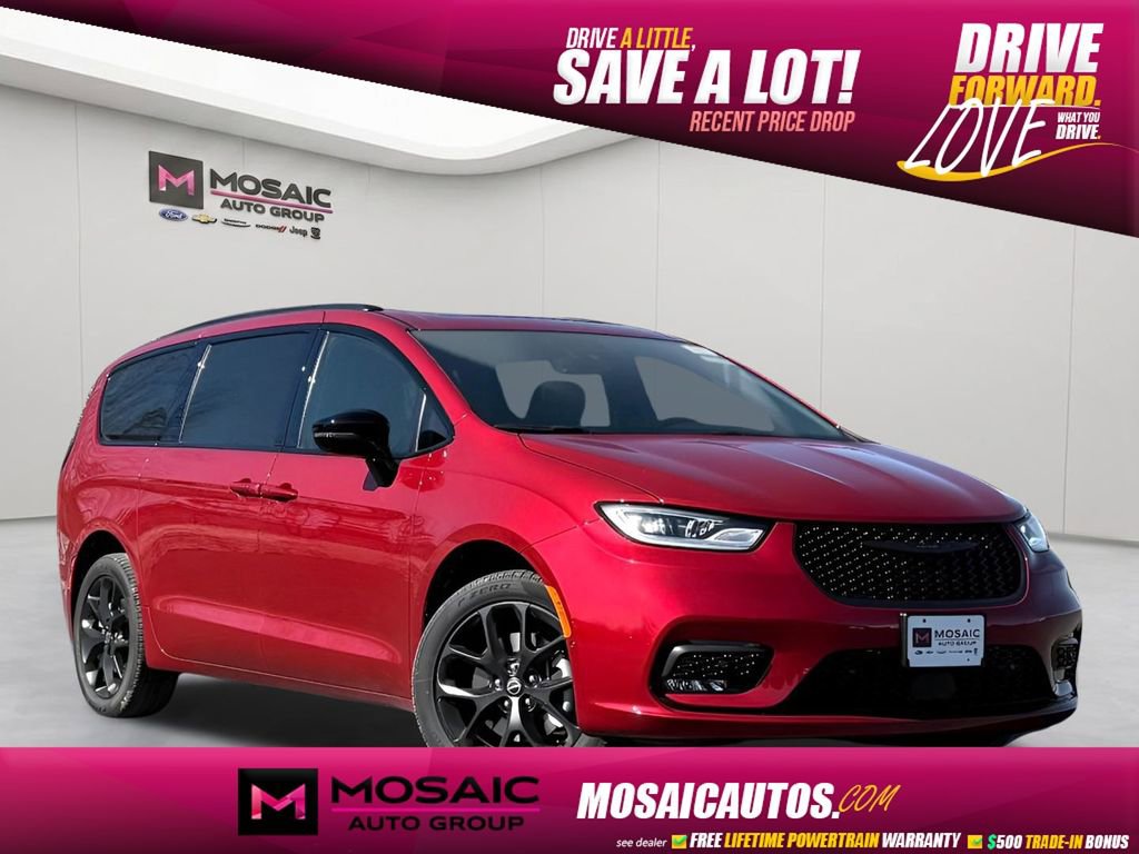 2026 Chrysler Pacifica Select AWD's photo