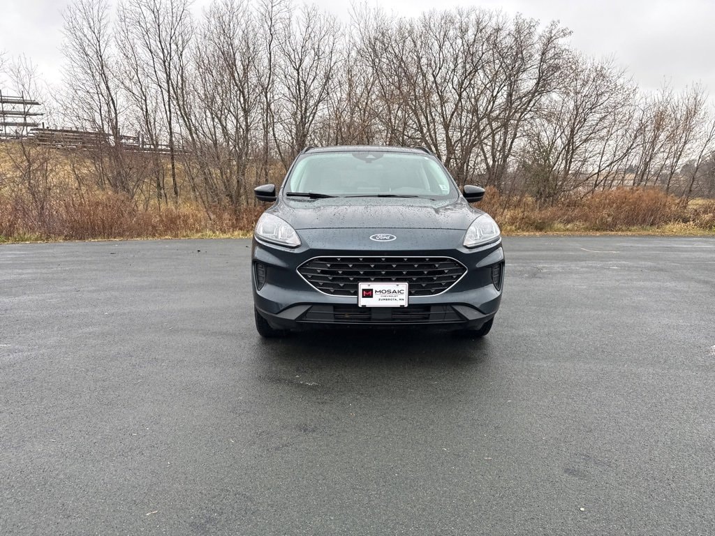 Used 2022 Ford Escape SE with VIN 1FMCU9G67NUB39988 for sale in Zumbrota, Minnesota