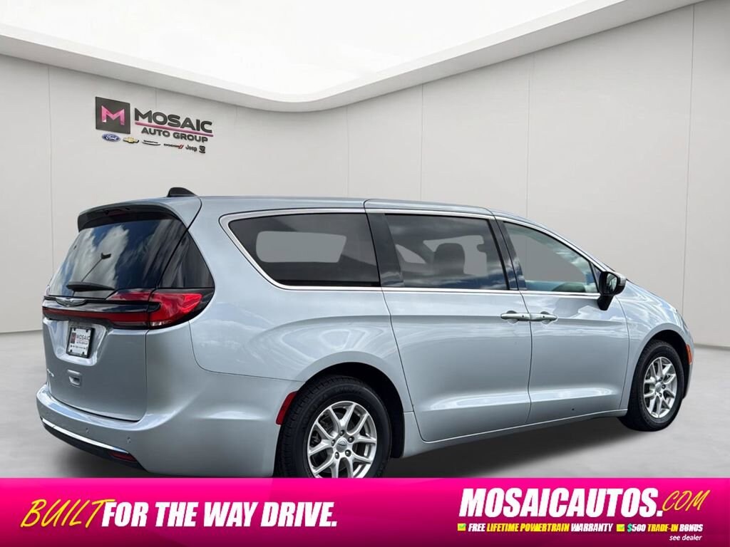 Used 2023 Chrysler Pacifica Touring L Van Passenger Van