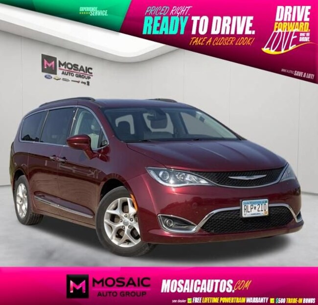 2017 Chrysler Pacifica Touring-L Van