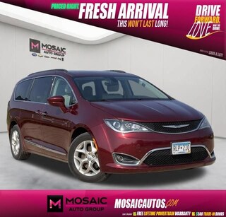 2017 Chrysler Pacifica Touring-L Van