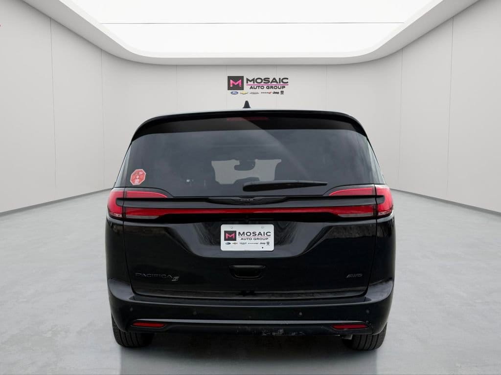 New 2026 Chrysler Pacifica Select Passenger Van