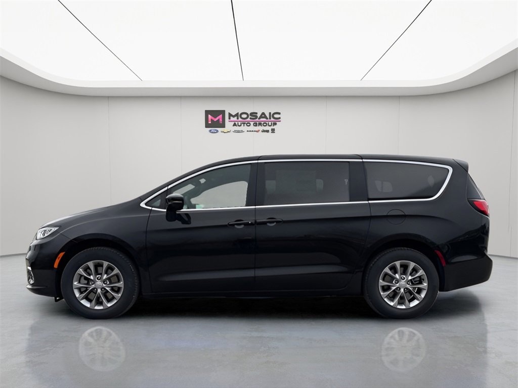 New 2026 Chrysler Pacifica Select Passenger Van