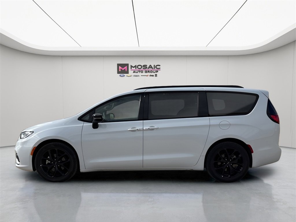 Used 2025 Chrysler Pacifica Limited Van Passenger Van
