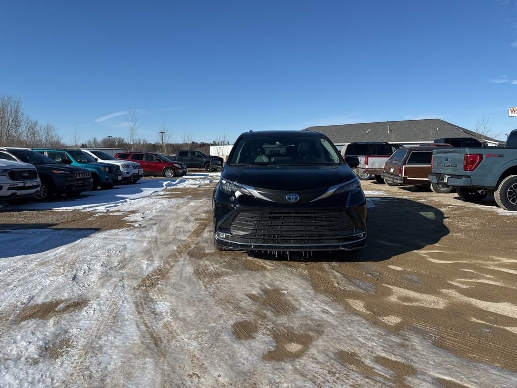 Used 2024 Toyota Sienna XLE with VIN 5TDYRKECXRS193792 for sale in Zumbrota, Minnesota