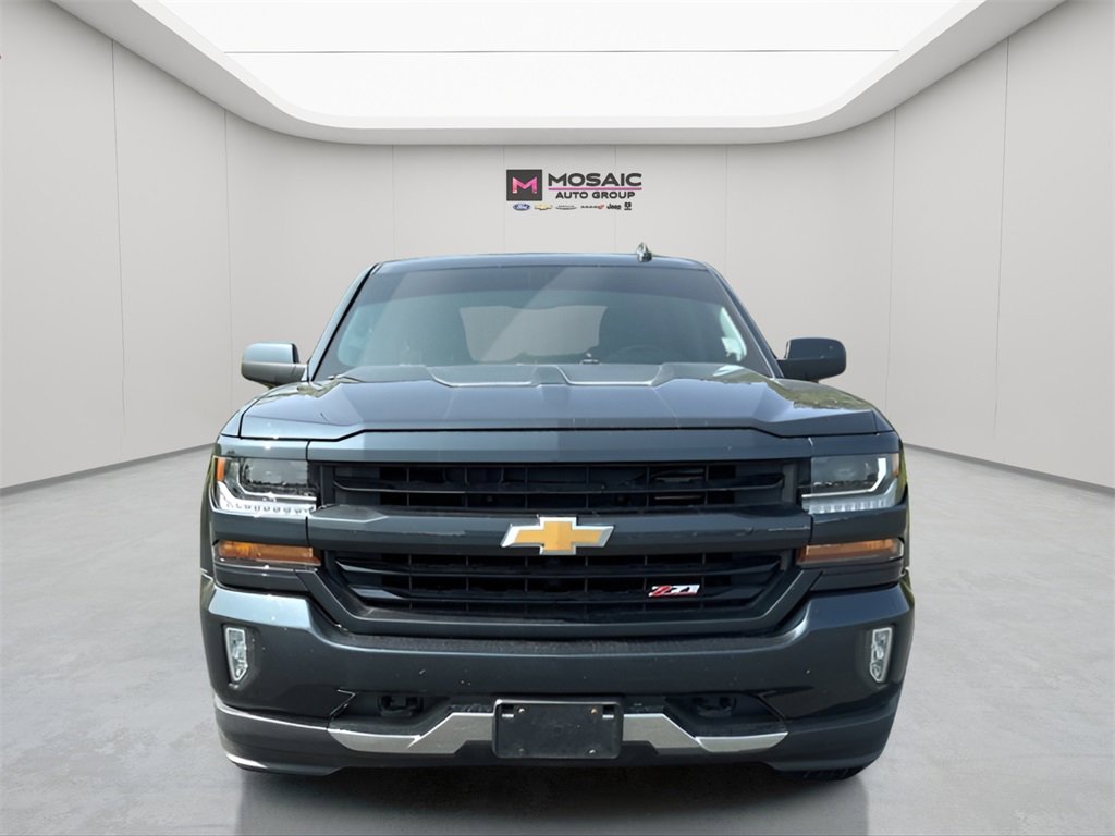 Used 2018 Chevrolet Silverado 1500 LT Z71 with VIN 3GCUKREC1JG537881 for sale in Zumbrota, Minnesota