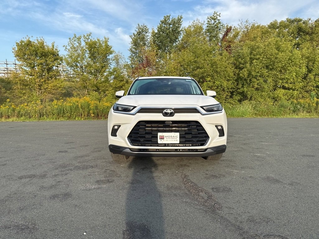 Used 2024 Toyota Grand Highlander Limited with VIN 5TDACAB51RS003512 for sale in Zumbrota, Minnesota