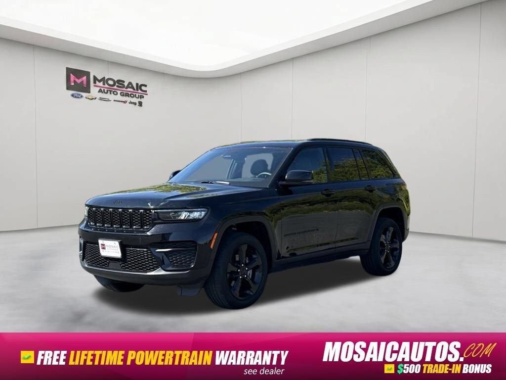 Used 2023 Jeep Grand Cherokee Laredo SUV