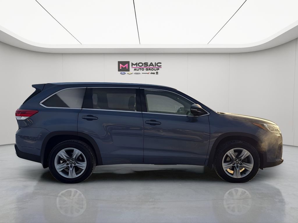 Used 2019 Toyota Highlander Limited with VIN 5TDDZRFH3KS923307 for sale in Zumbrota, Minnesota