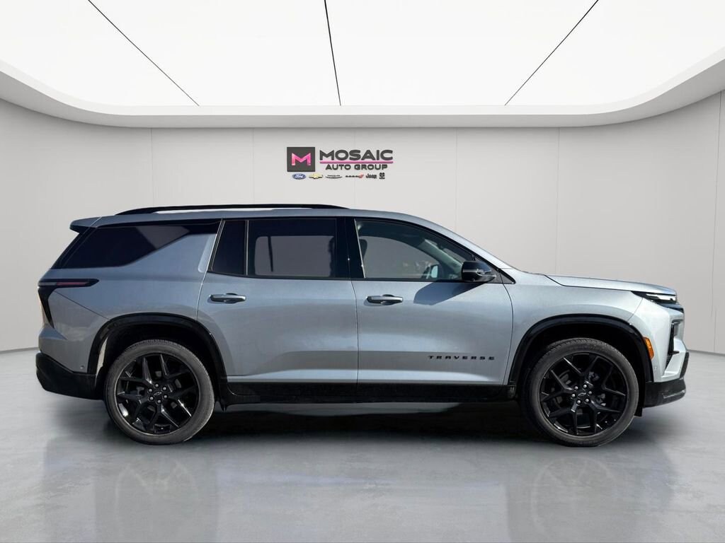 Used 2025 Chevrolet Traverse RS SUV