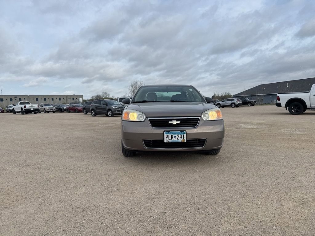 Used 2007 Chevrolet Malibu LS with VIN 1G1ZS58FX7F174472 for sale in Zumbrota, Minnesota