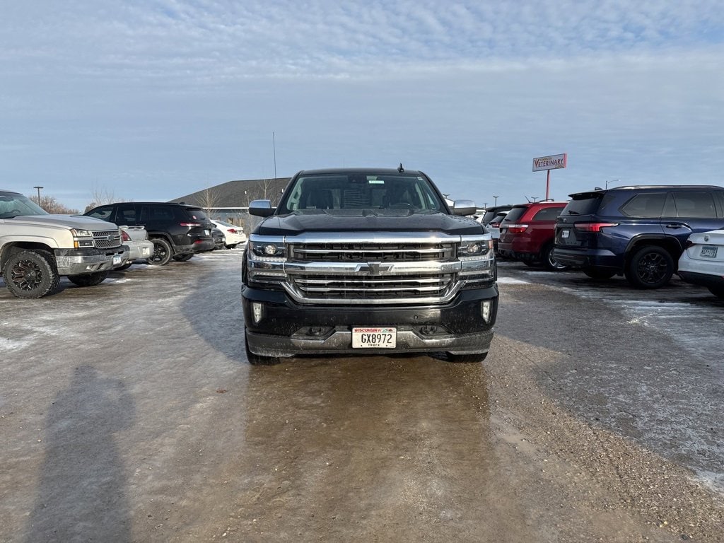 Used 2018 Chevrolet Silverado 1500 High Country with VIN 3GCUKTEJ2JG567192 for sale in Zumbrota, Minnesota
