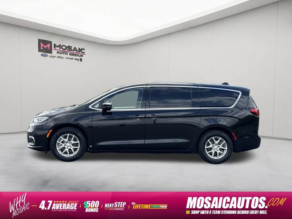 Used 2025 Chrysler Pacifica Select Van Passenger Van