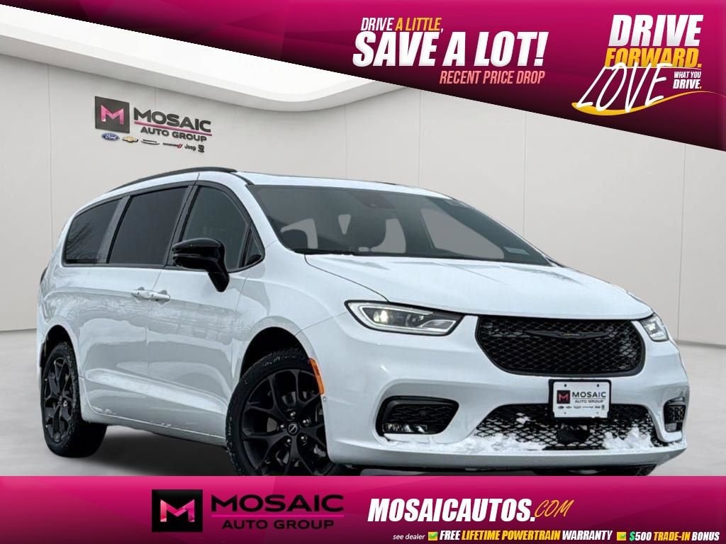 2026 Chrysler Pacifica Select AWD's photo