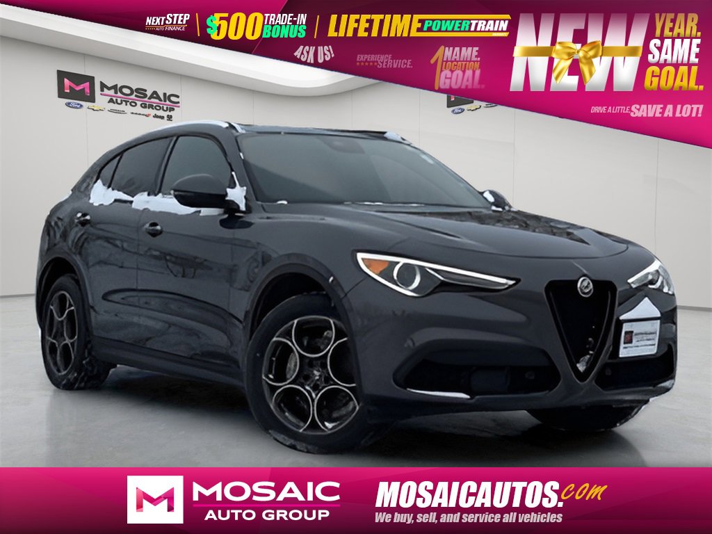 2022 Alfa Romeo Stelvio Base's photo
