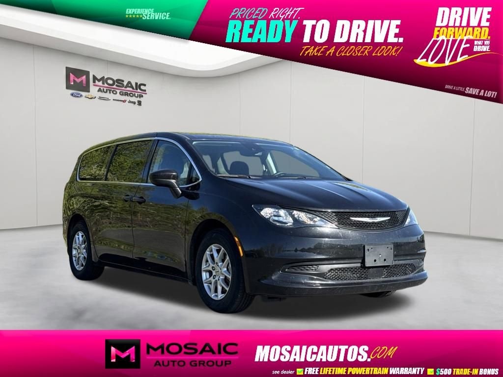 2023 Chrysler Voyager LX's photo