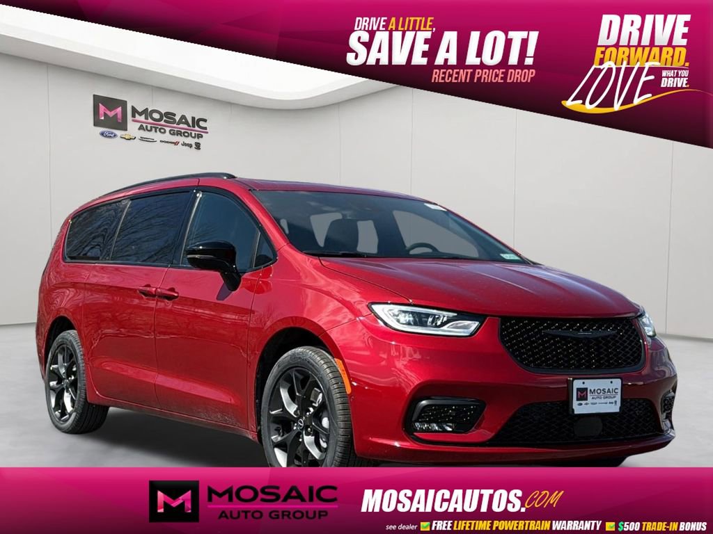 2026 Chrysler Pacifica Select AWD's photo