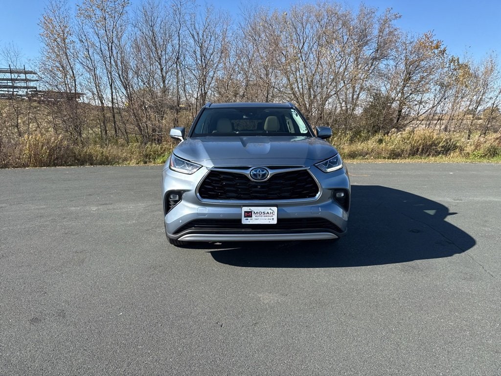 Used 2021 Toyota Highlander Hybrid Limited with VIN 5TDEBRCH7MS068806 for sale in Zumbrota, Minnesota