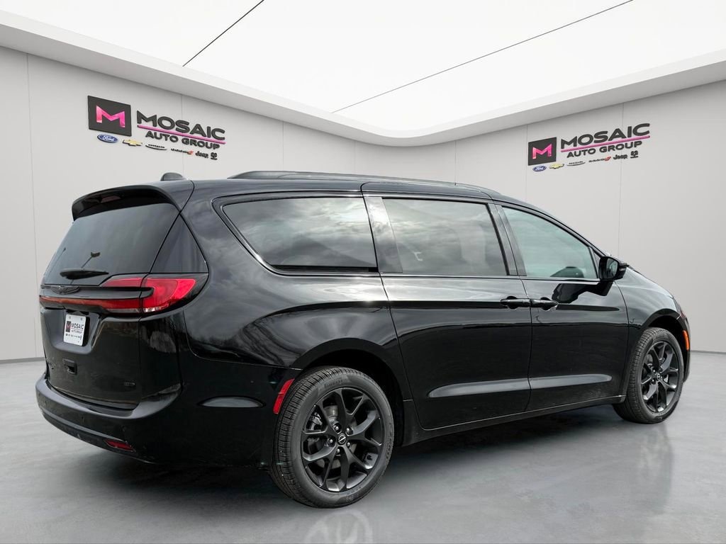 New 2026 Chrysler Pacifica Select Passenger Van