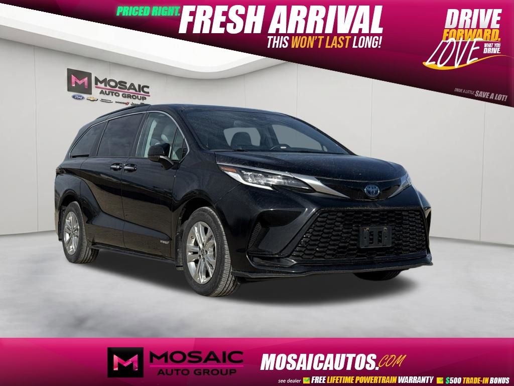 2021 Toyota Sienna XSE AWD 7-Passenger's photo