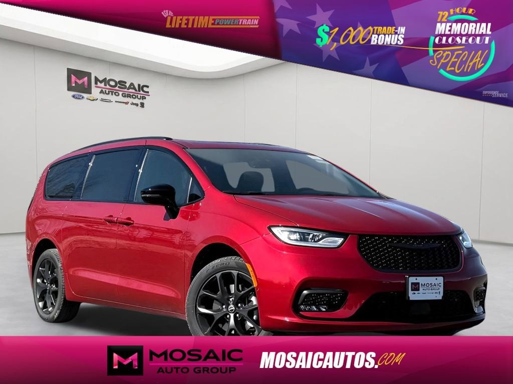 2026 Chrysler Pacifica Select AWD's photo