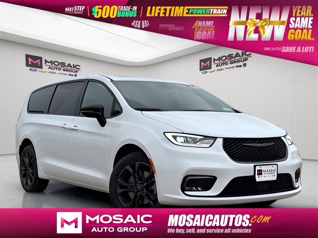 2026 Chrysler Pacifica Select's photo