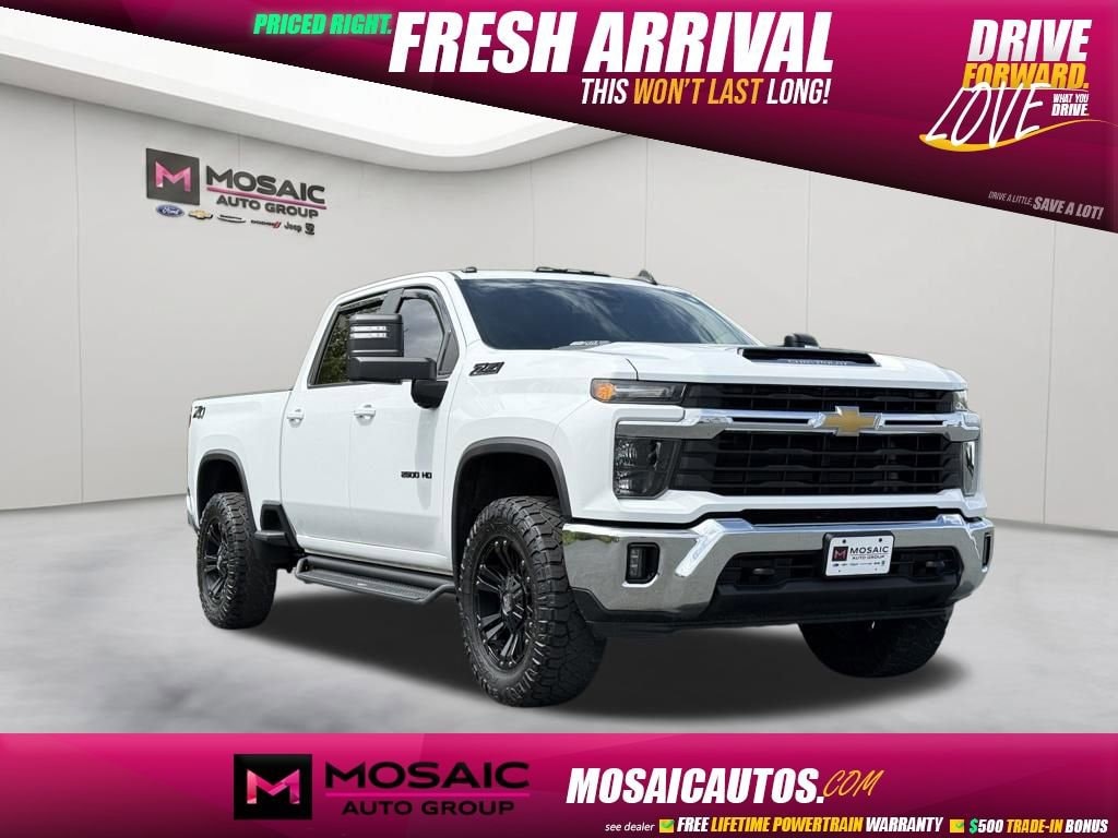 2024 Chevrolet Silverado HD LT 4WD Crew Cab Standard Box's photo