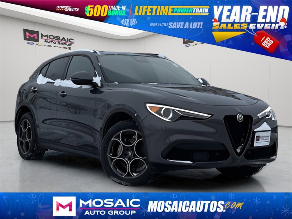 2022 Alfa Romeo Stelvio Base's photo