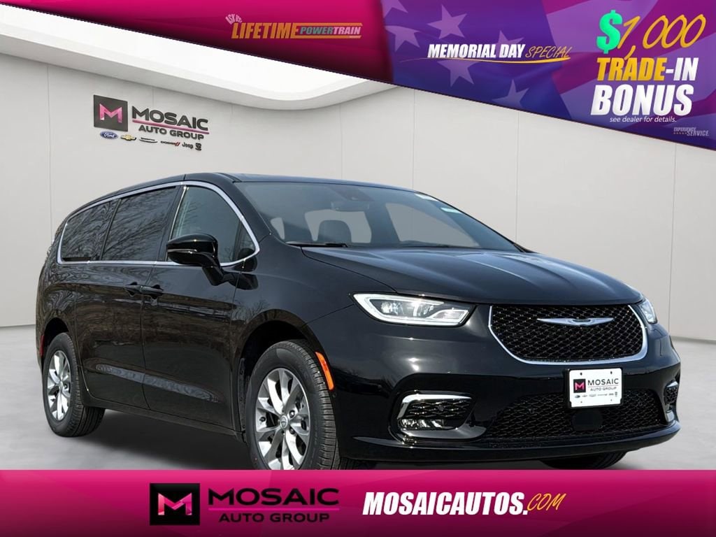 2026 Chrysler Pacifica Select AWD's photo