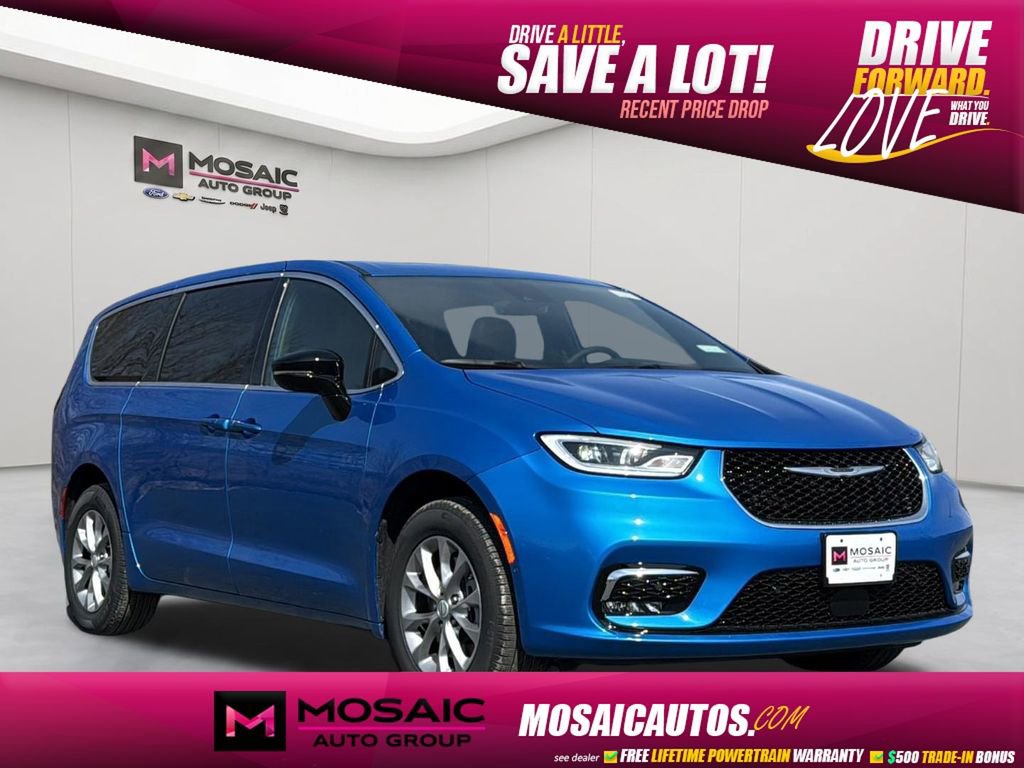 2026 Chrysler Pacifica Select AWD's photo