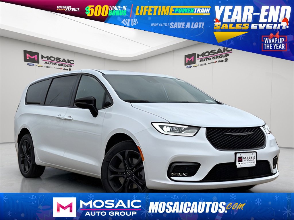 2026 Chrysler Pacifica Select's photo