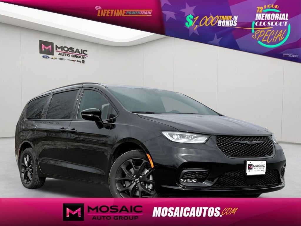2026 Chrysler Pacifica Select AWD's photo