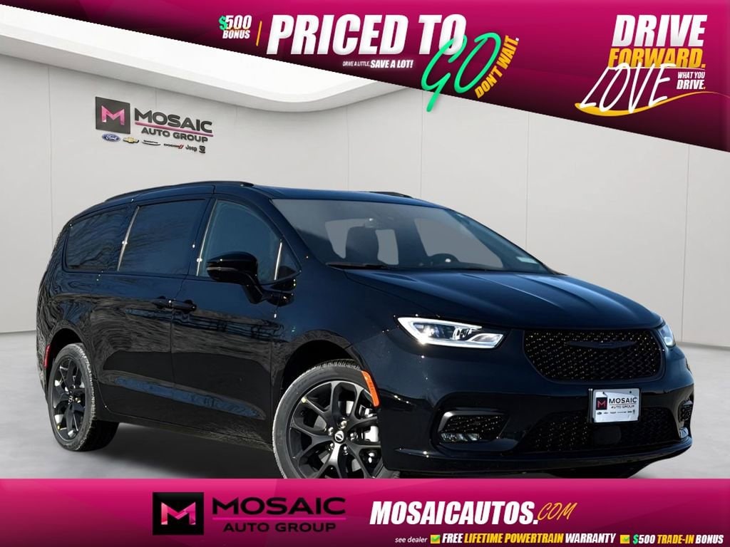 2026 Chrysler Pacifica Select AWD's photo