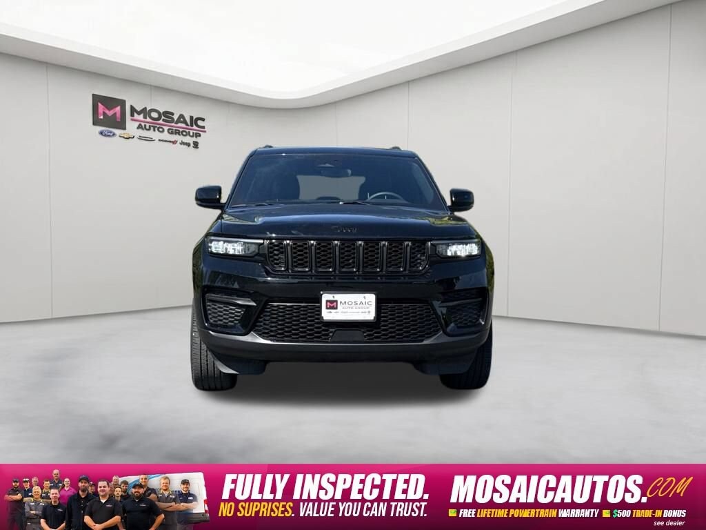 Used 2023 Jeep Grand Cherokee Laredo SUV