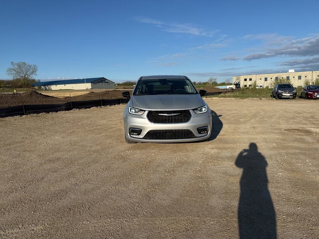Used 2024 Chrysler Pacifica Touring L with VIN 2C4RC1BGXRR120146 for sale in Zumbrota, Minnesota