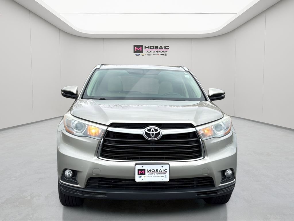 Used 2015 Toyota Highlander XLE with VIN 5TDJKRFH3FS170293 for sale in Zumbrota, MN