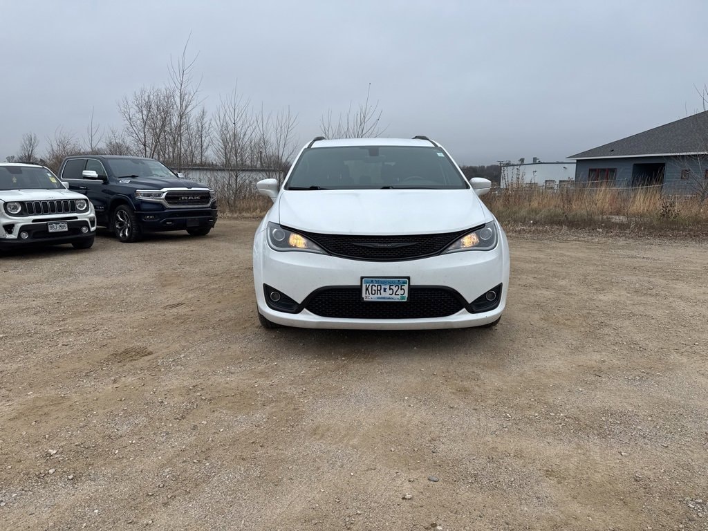 Used 2018 Chrysler Pacifica Touring L with VIN 2C4RC1BG6JR229031 for sale in Zumbrota, Minnesota