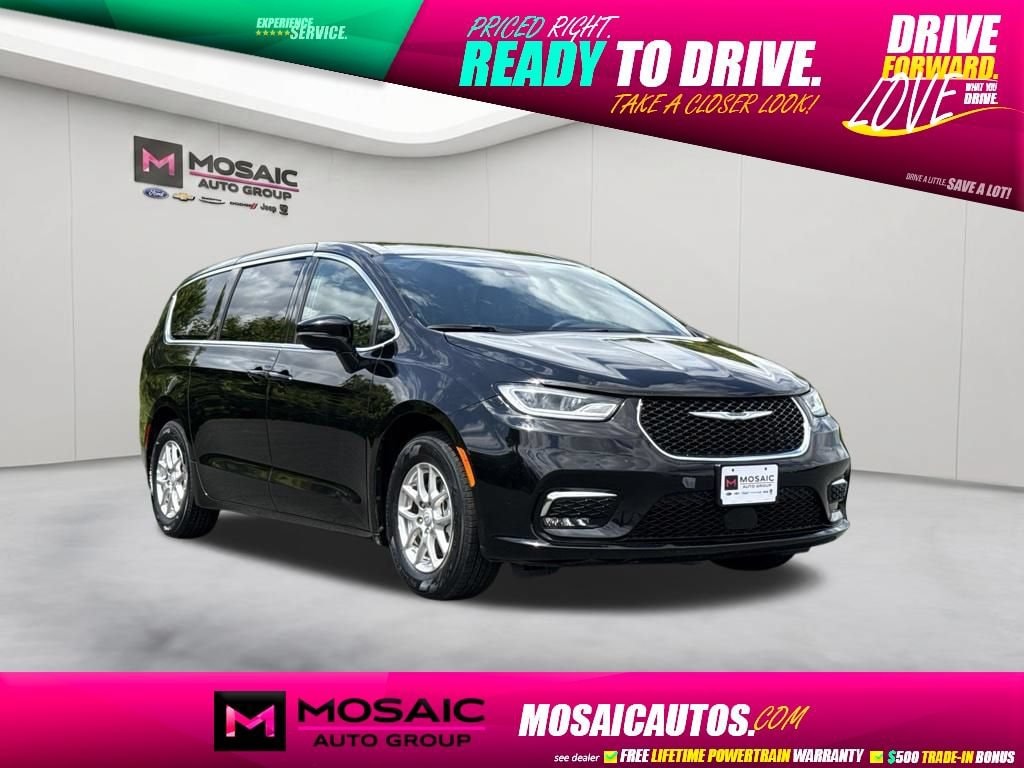 Used 2025 Chrysler Pacifica Select Van Passenger Van