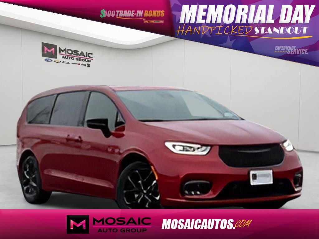 2026 Chrysler Pacifica Limited's photo